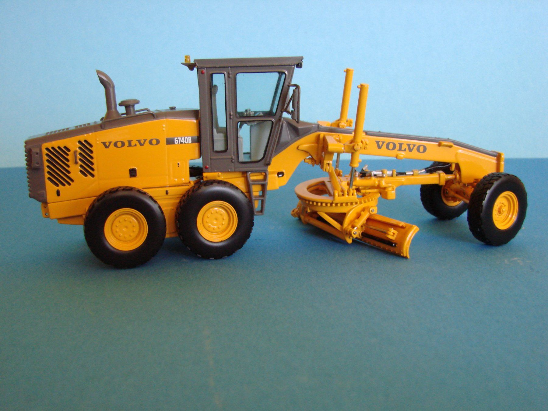 Kits de montage: VOLVO G 740 B Grader – Neuf avec emballage d'origine à Mitlödi par worker04 1