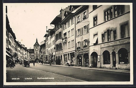 Cartoline postali: Liestal, Rathausstrasse mit Geschäften – Usato da Berlin venduto da bartko-reher