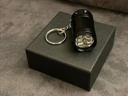 💛 LED Taschenlampe Anhänger ¦ Farbe: Schwarz