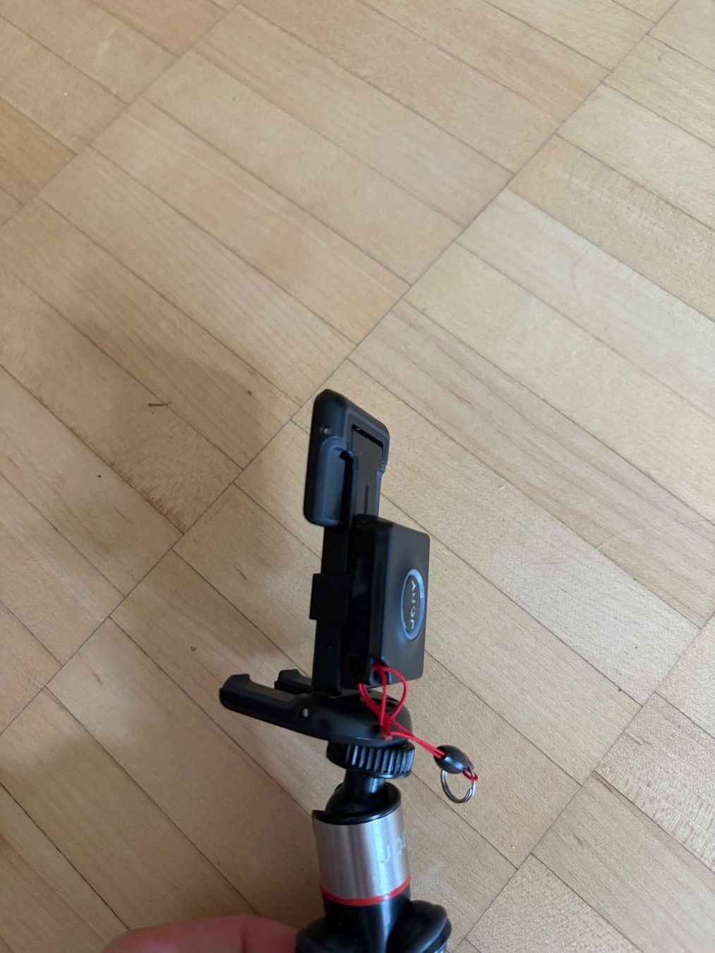 Staffe: Magnetischer Handy-Tripod inkl. Handschalter – Usato da Lenzburg venduto da kgei 3