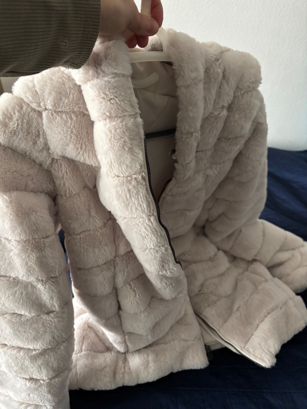 Cappotti: Winterjacke in Felloptik – Nuovo (secondo la descrizione) da Spreitenbach venduto da seida76 4