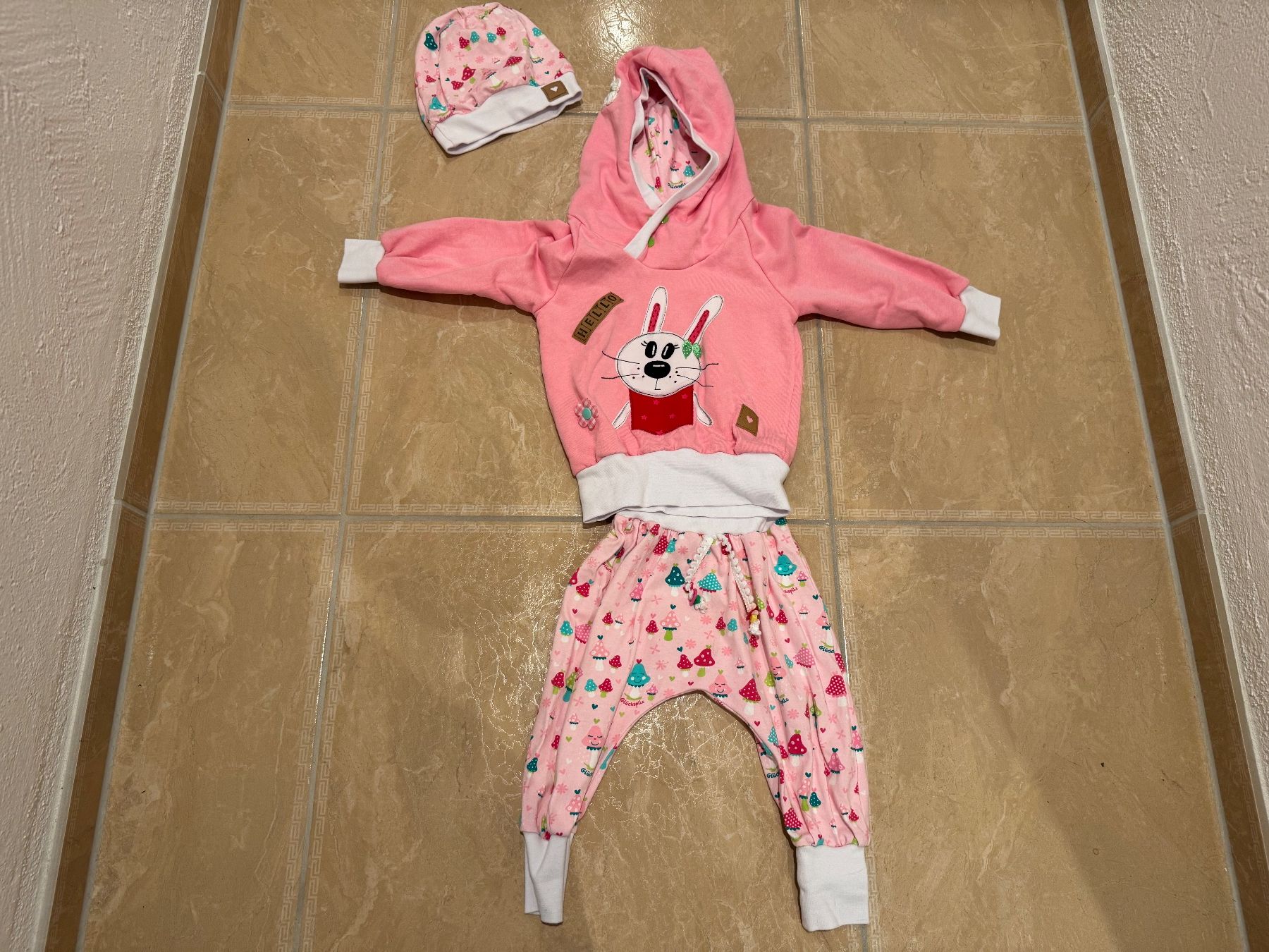 Lotti & Set di vestiti: NWT Hasen Set handmade, 12Mt 80 – Nuovo (secondo la descrizione) da Klingnau venduto da Markus14