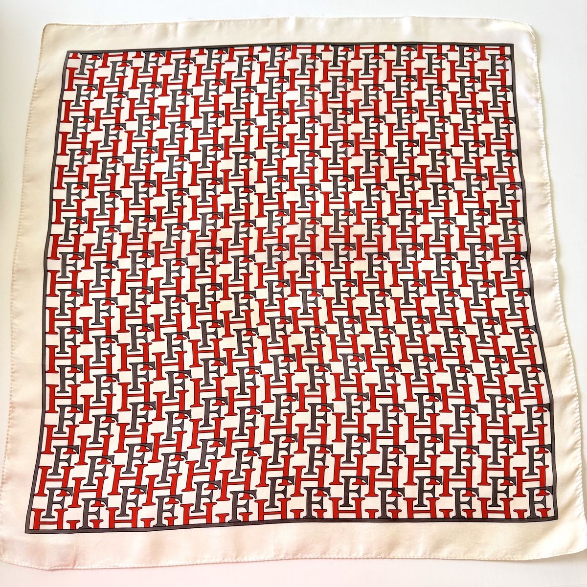 Hemisphere Foulards, Tücher & Schals: HEMISPHERE Silk Scarf – Gebraucht aus Freienbach von Avviivva_Shop