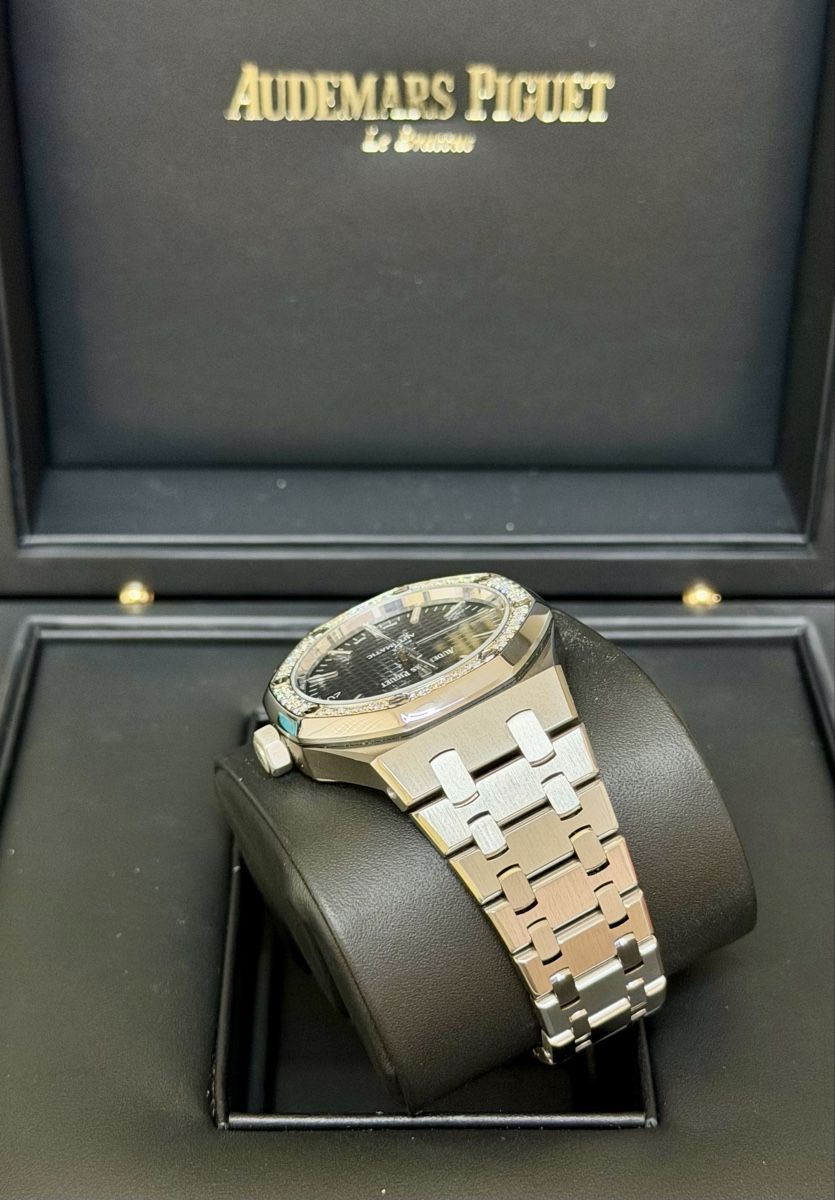 Audemars Piguet Orologi: Audemars Piguet Royal Oak 37mm Diamonds – Usato da Zürich venduto da WATCHROOM 2