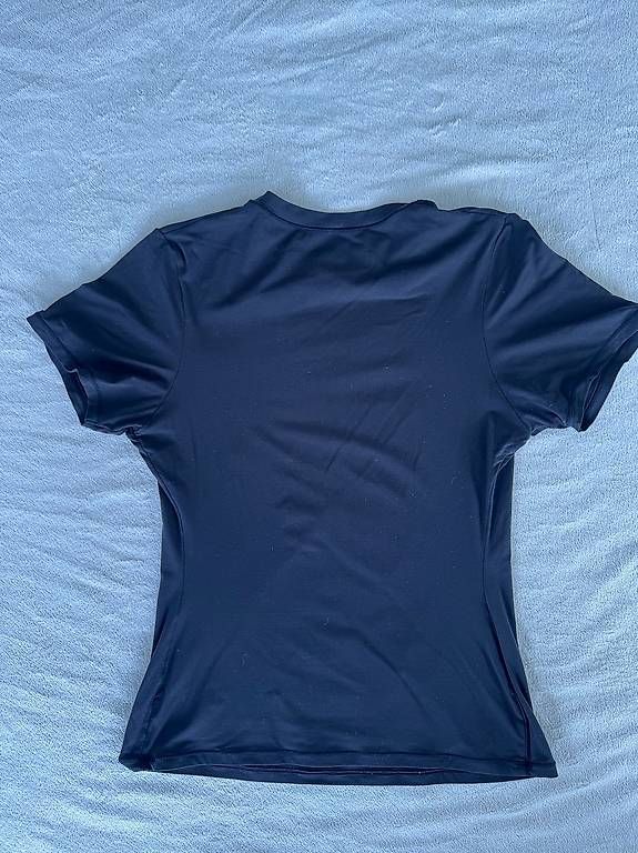 Skims T-shirts: SKIMS T-Shirt – D'occasion à Wettingen par ObradovicJelena 1