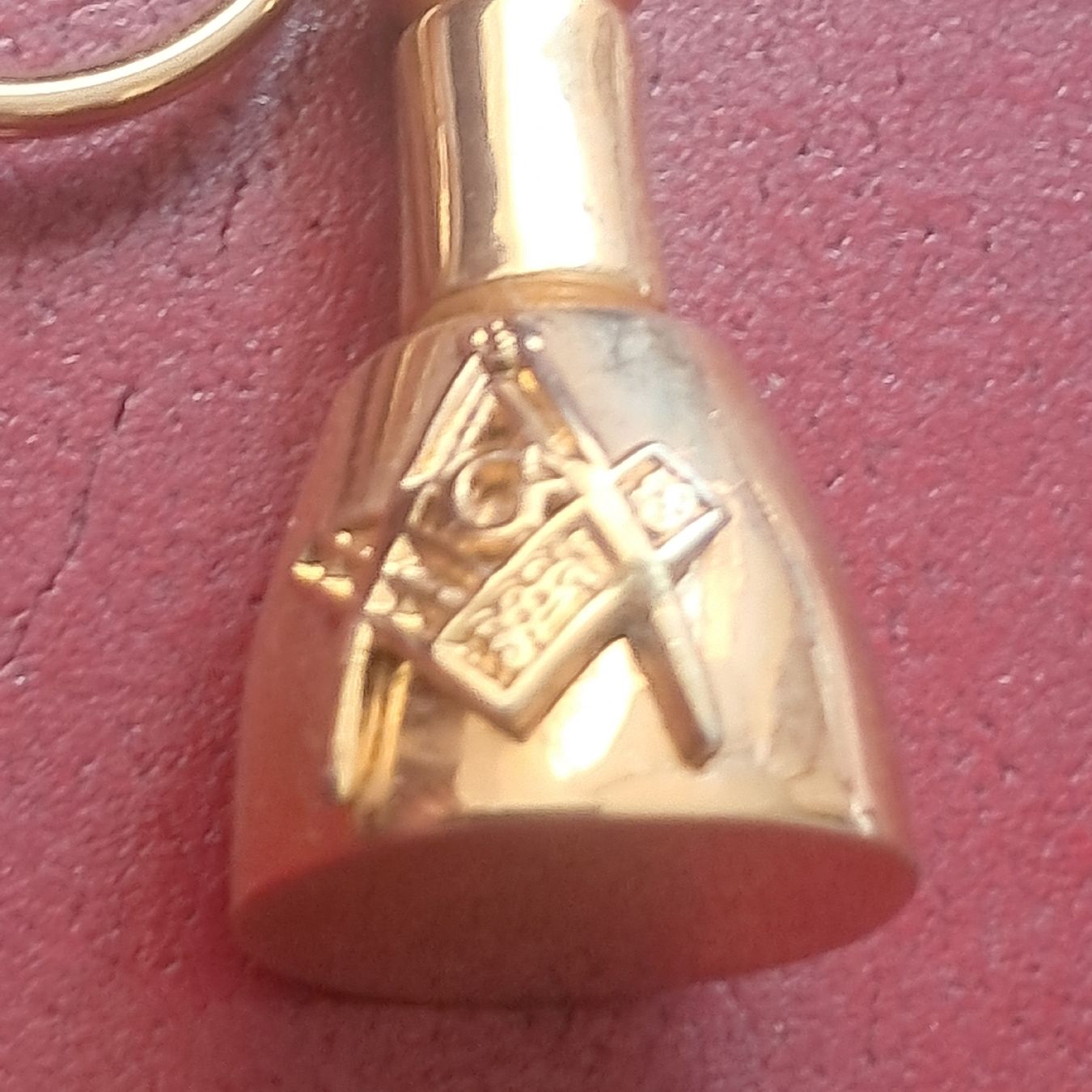 Porte-clés: Anhänger mit Goldsymbol – D'occasion à Dietikon par una_y6wy 1