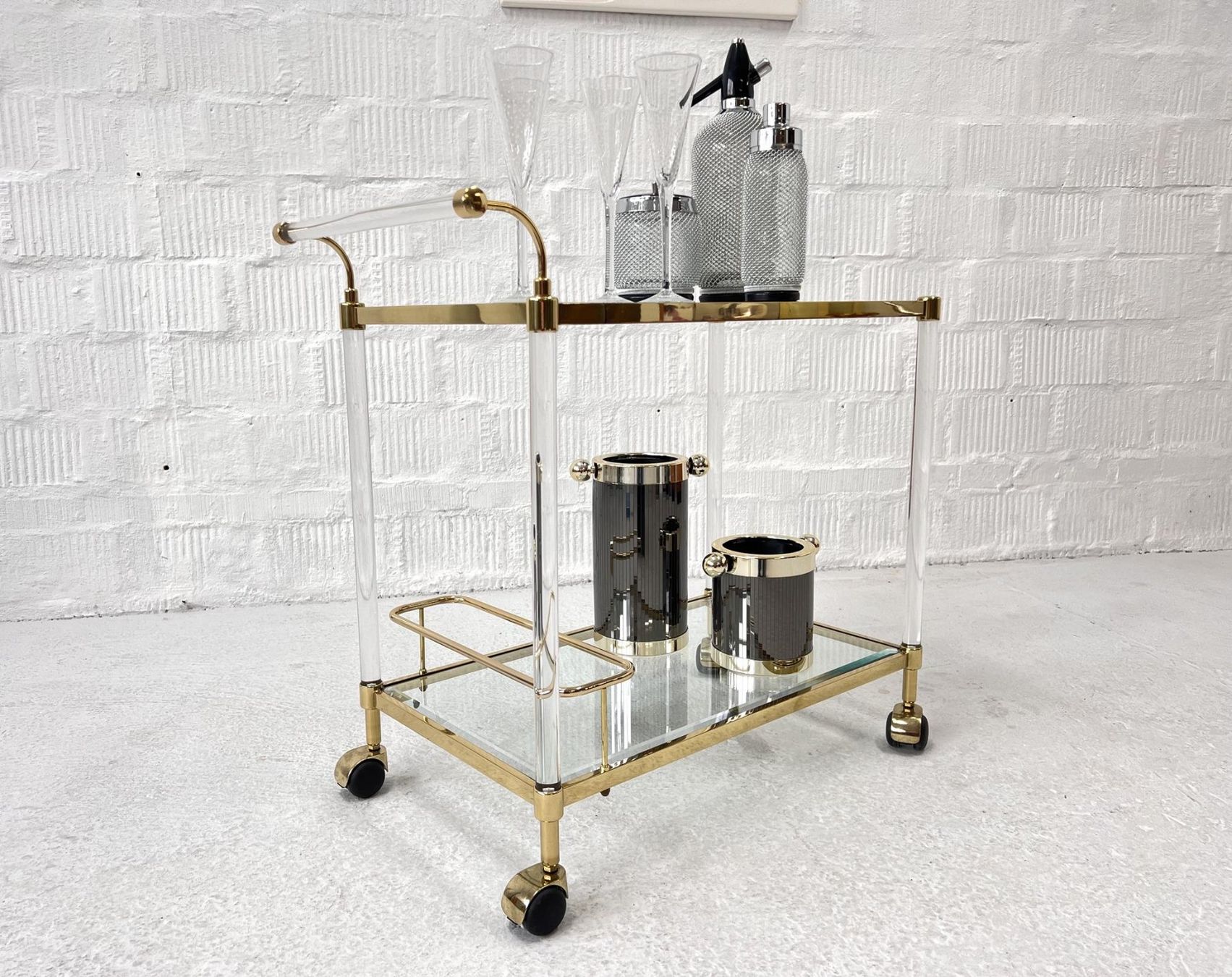 Tische: Vintage Plexi Barwagen, Beistelltisch – Gebraucht aus Walzenhausen von stilvollwohnen