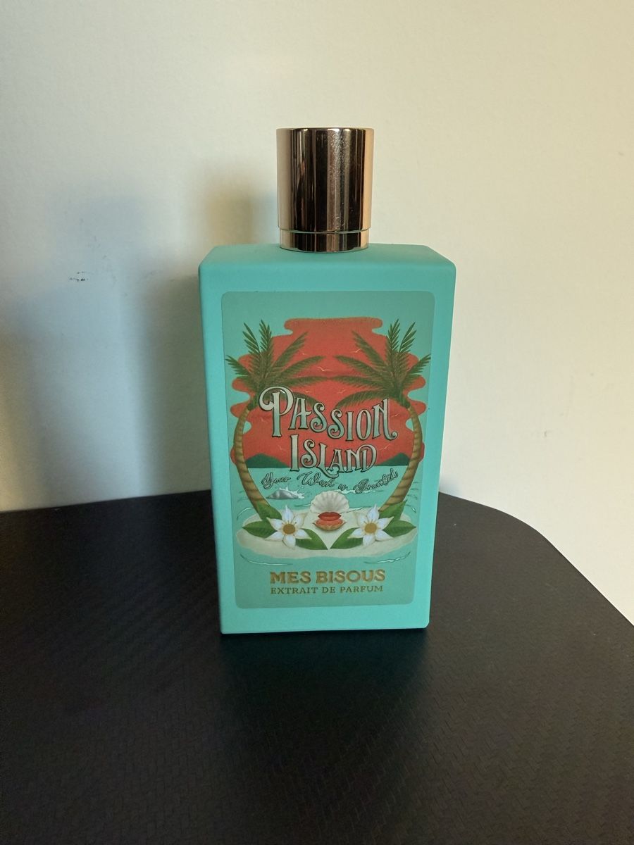 Profumi & Eau de Toilette: Mes Bisous - Passion Island 99/100ml – Nuovo (secondo la descrizione) da Vésenaz venduto da MirZak