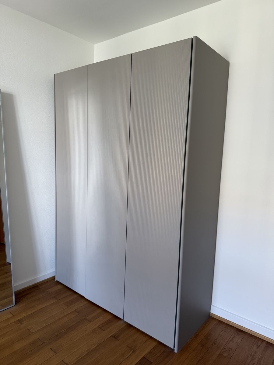 Schränke: Micasa Kleiderschrank Neuwertig Grau – Neu (gemäss Beschreibung) aus Basel von Lara0104 5