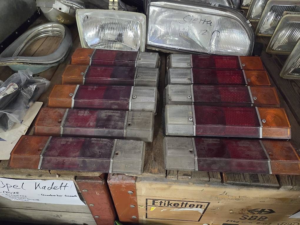 Tutti pezzi di ricambio auto: Ford Taunus Rückleuchten – Usato da Matzingen venduto da AMY-007 2