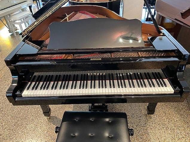 Yamaha Strumenti musicali: Yamaha C3-186 Occasion – Usato da Bern venduto da Heutschipiano