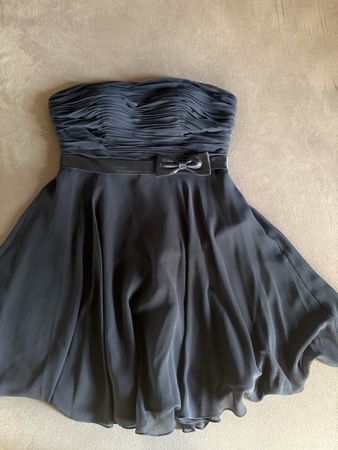 Trägerloses Damenkleid