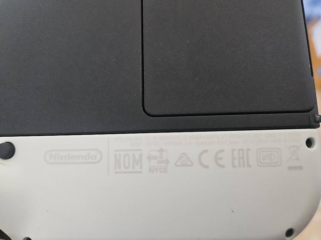 Console: Nintendo Switch OLED Weiss Komplettset – Usato da Zug venduto da Schwenggeler 1