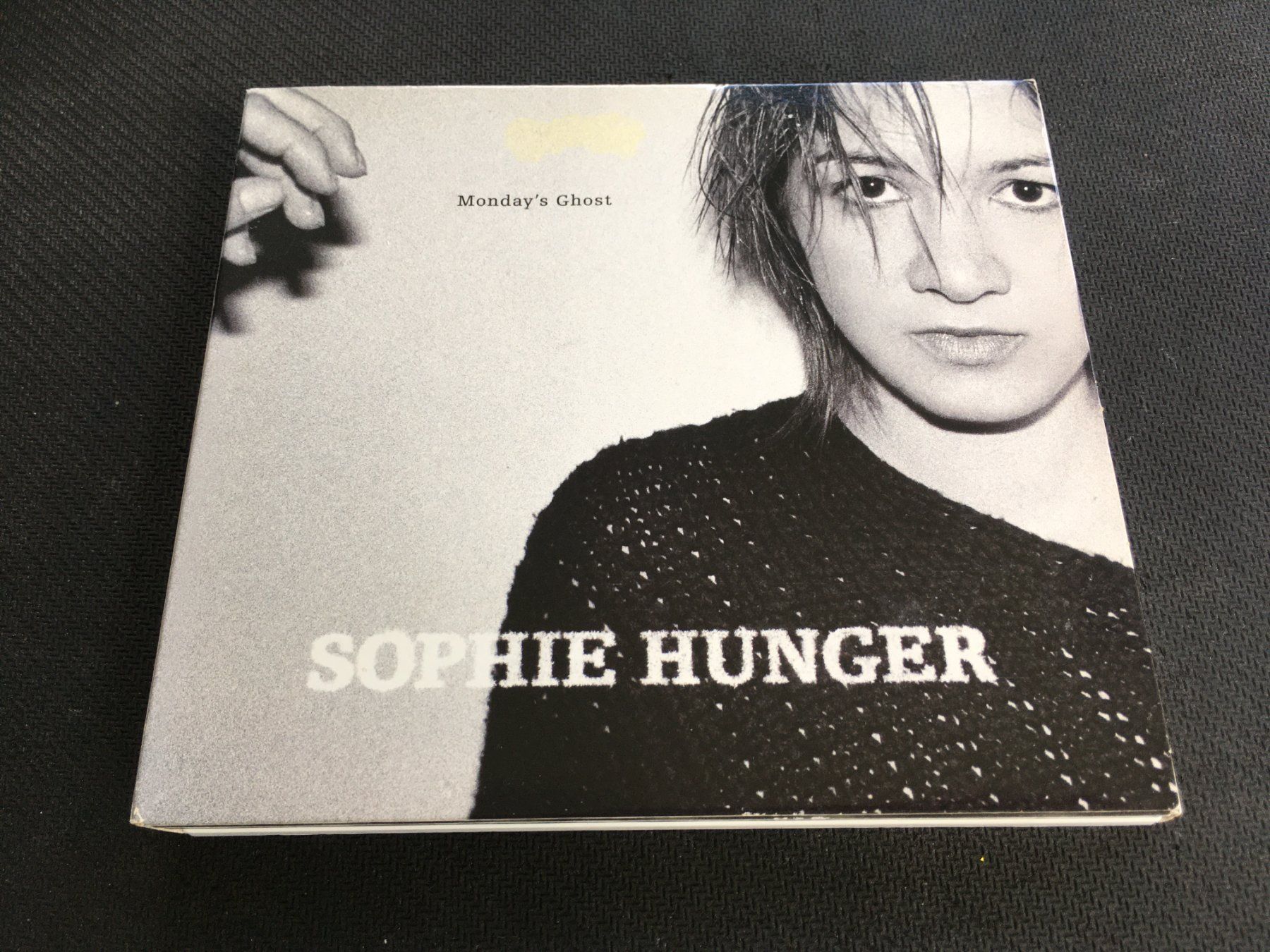 CD: Sophie Hunger - Monday's Ghost -CD- CD+DVD – Usato da St.Gallen venduto da MedienJoe