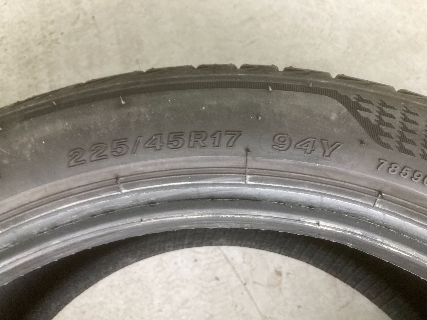 Bridgestone Pneus & Kompletträder: 225/45R17 Sommerpneu Bridgestone – Gebraucht aus Cham von WB2223 3