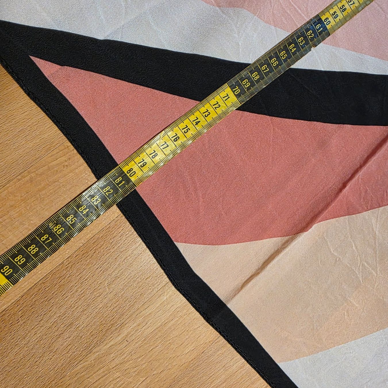 Foulards & écharpes: Seidentuch 100% Seide Handrolliert Rosa Schwarz – D'occasion à Wald ZH par CapLux 8