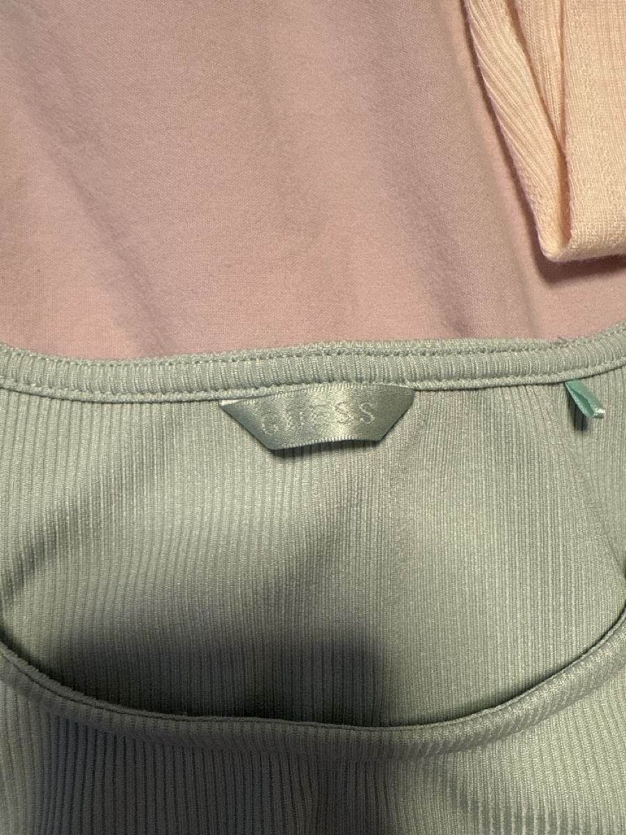 Guess Top: Guess Oberteil – Usato da Lengnau BE venduto da mat_mw9v 2