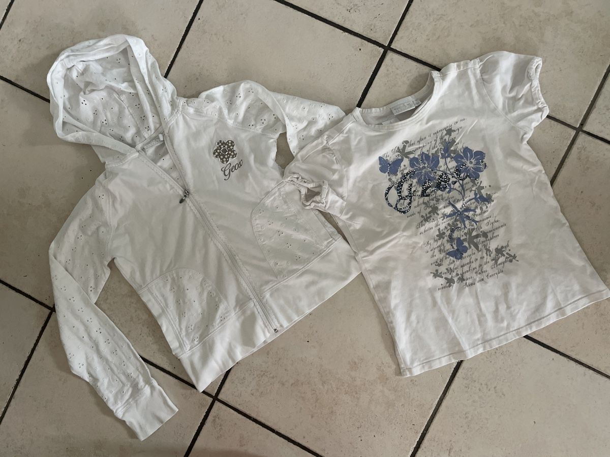 Geox Giacche & Cappotti: Süsses Geox Jäckli+T-Shirt Gr.128 – Usato da Obergerlafingen venduto da cabo4