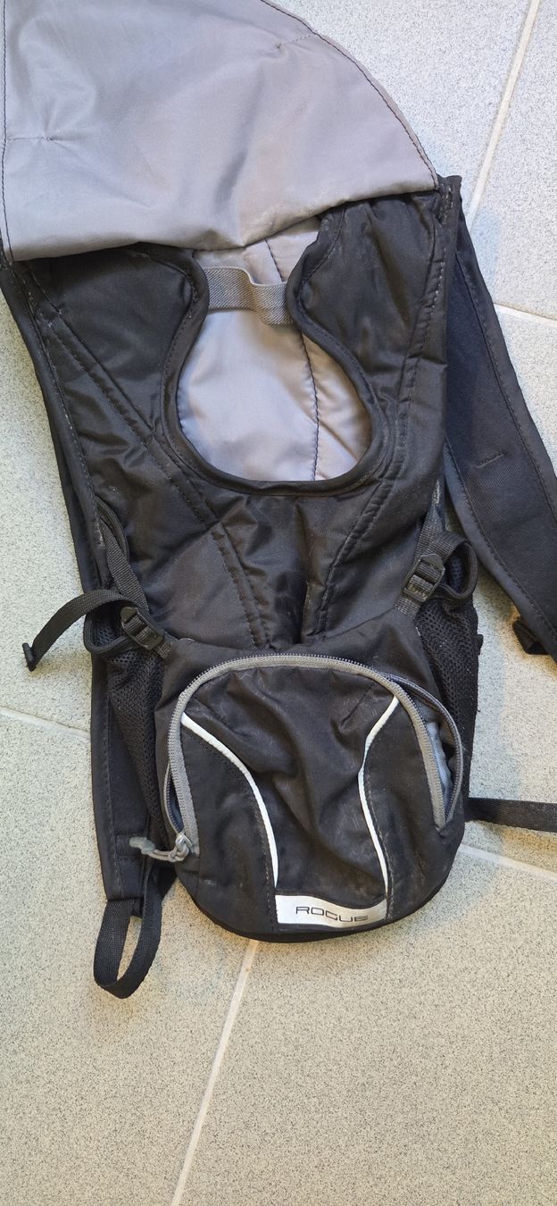Camelbak Sacs à dos: Camelbak Rogue Rucksack schwarz 10L – D'occasion à Zürich par captaincleopatra 1