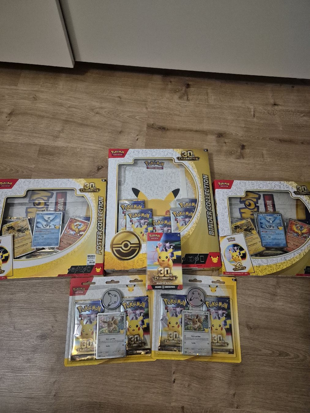 Pokémon Sammelbilder & Trading cards: Pokemon 30th Celebration Binder Bundle Poster blister ENG – Neu und originalverpackt aus La Chaux-de-Fonds von luc_88zy 2