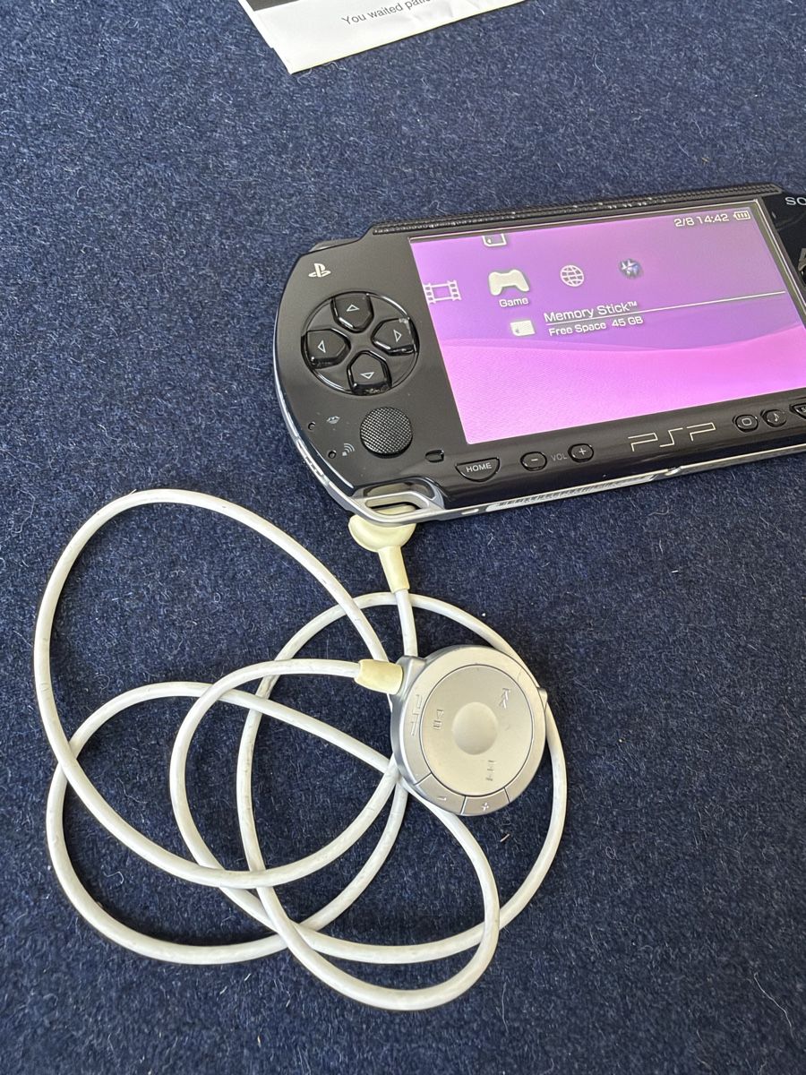 Sony Consoles: Sony PSP-1004 complete set + games – D'occasion à Zürich par jankais3r 7
