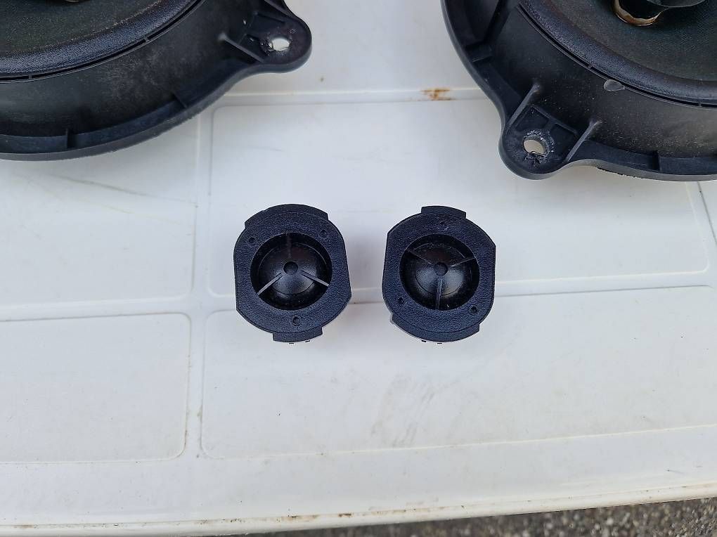 Casse acustiche: Original Dacia Duster 2 Lautsprecher Set – Usato da Mümliswil venduto da Sachs623 2