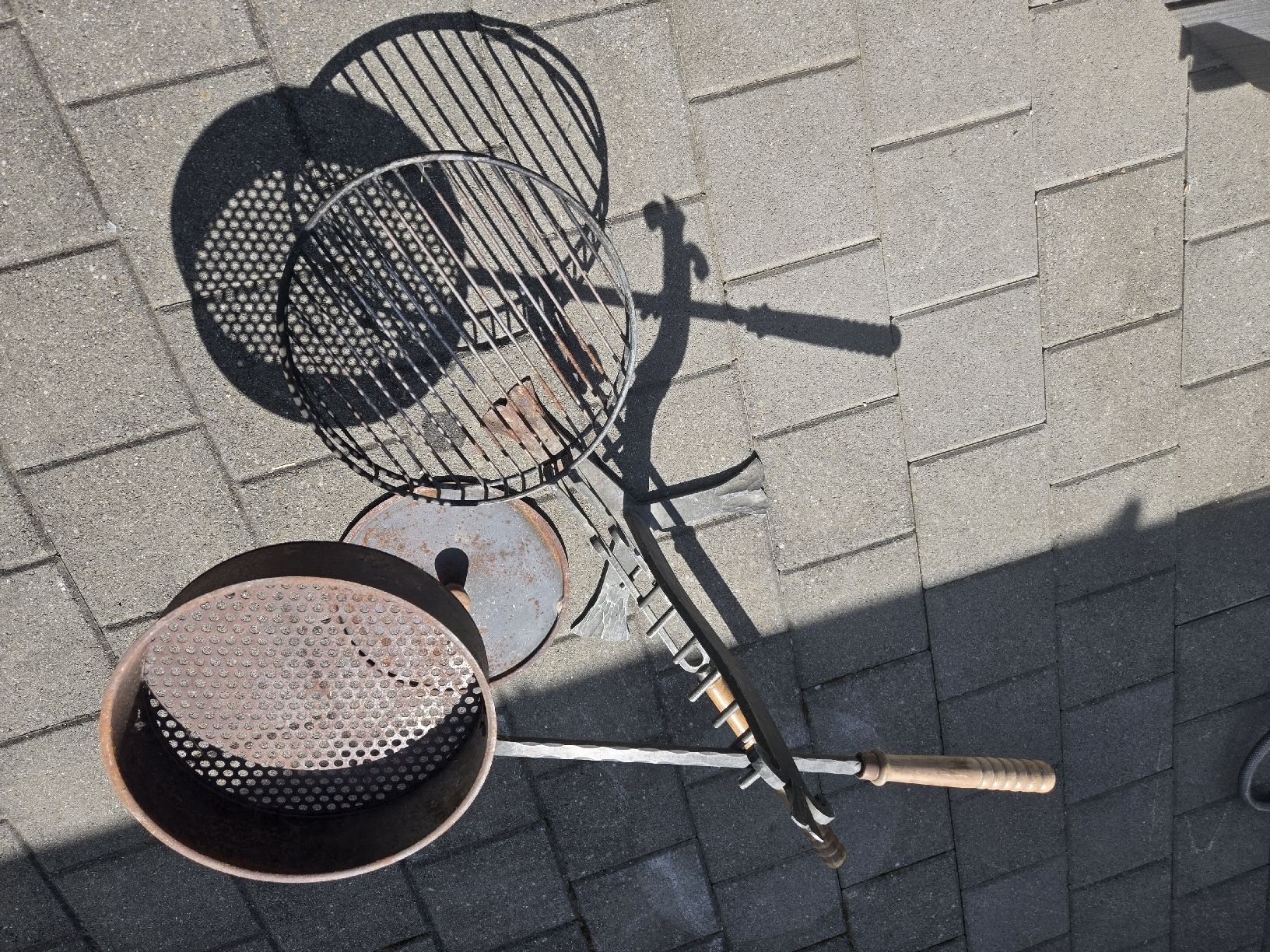 Griglie: Grillvorrichtung . Ständer , Grillrost , – Usato da Oberglatt ZH venduto da albarpitsch 1