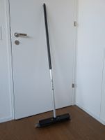 Besen mit Stiel Alu, guter Zustand