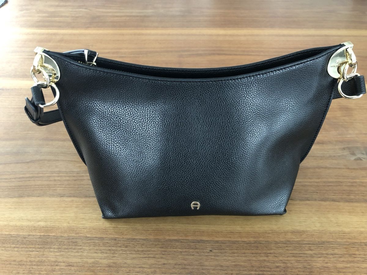 Aigner Taschen für Damen: Aigner Umhängetasche schwarz – Neu (gemäss Beschreibung) aus Kastanienbaum von Likuliku