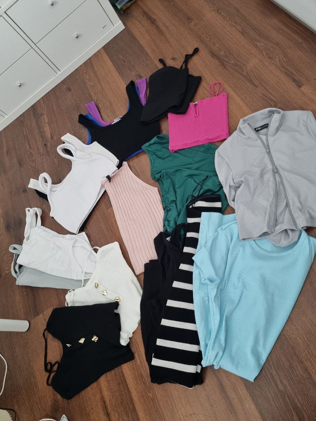 Lots de vêtements: Kleiderpacket S  – D'occasion à winterthur par Laurastar01