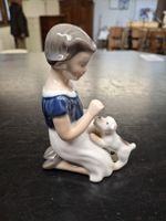 Mädchen mit Welpe, Bing & Gröndahl Figur Nr. 2316 oder 477