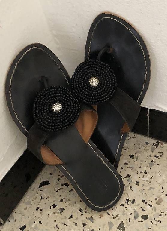 Damenschuhe: Infradito eleganti con perline nere 41 – Gebraucht aus Riva San Vitale von bau64 2