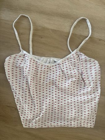 Brandy Melville Top mit Herzen weiss rot Grösse S