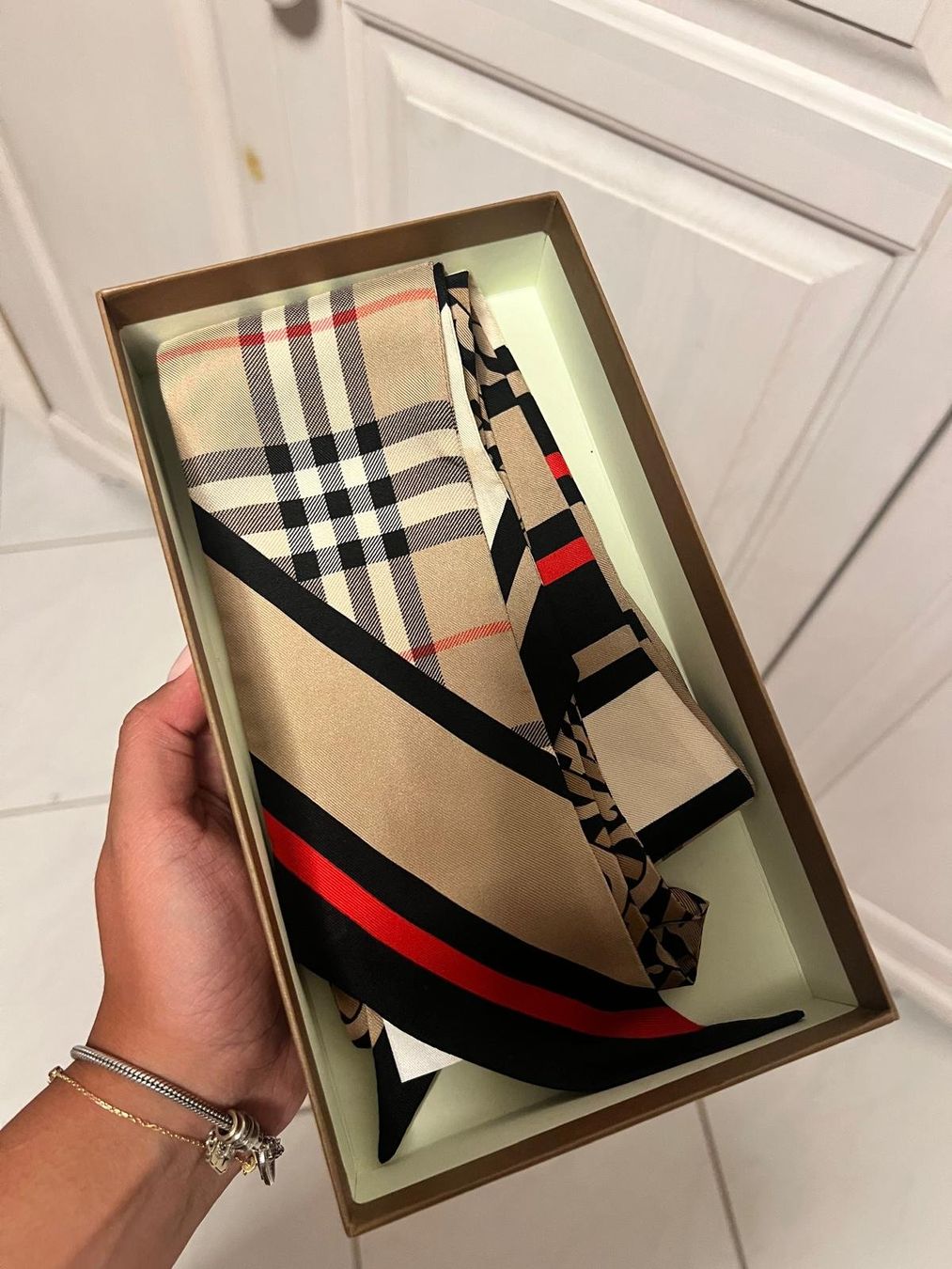 Burberry Foulards & écharpes: Burberry Seidentuch – Neuf (Voir description) à Muhen par lau_7wcq