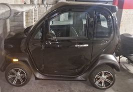 Kleines Elektroauto 45 km/h Schwarz. Gebrauchspuren. Fahrbar