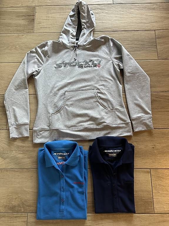 Lots de vêtements: Stöckli Ski Pulli und 2 Polo Ge. 40 – D'occasion à Willisau par Geissbock11