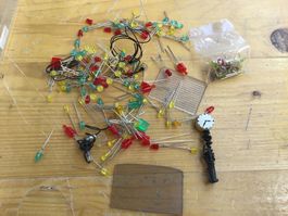 LEDs mit Kabel 5mm rot gelb grün mit Uhr Spur 0