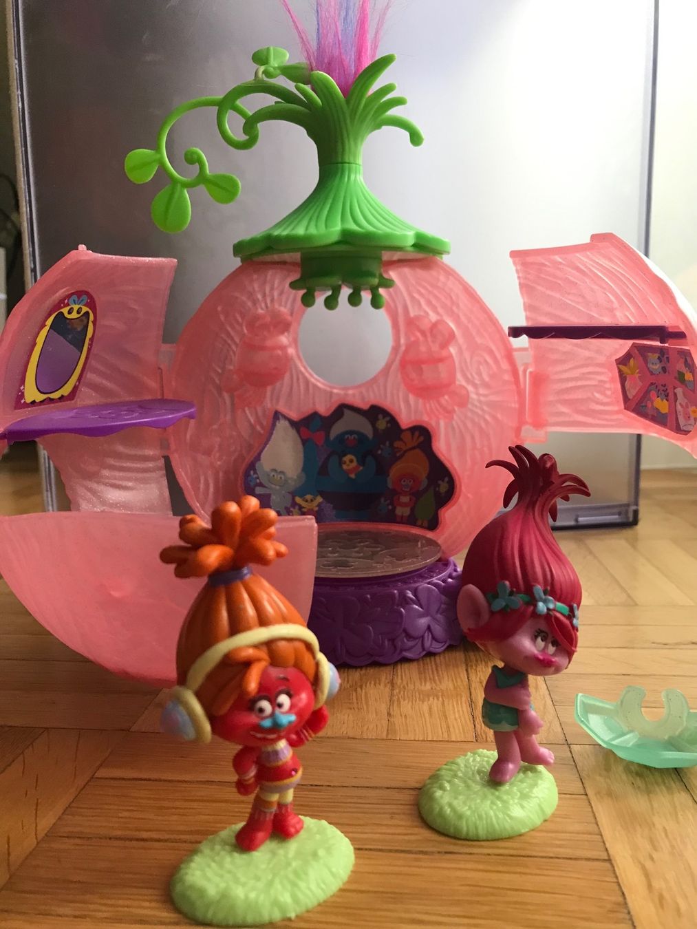 Hasbro Giocattoli: Hasbro Trolls Haus mit Licht und 4 Figuren – Usato da Emmenbrücke venduto da Hathor123 1