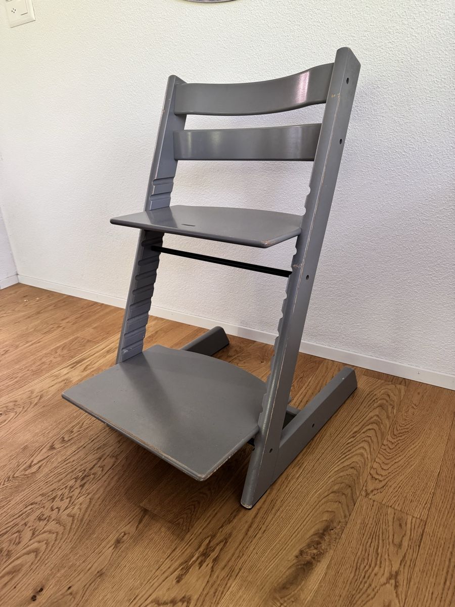 Seggioloni: Stokke Tripp Trapp Kinderstuhl, Grau – Usato da Thun venduto da winklerthun