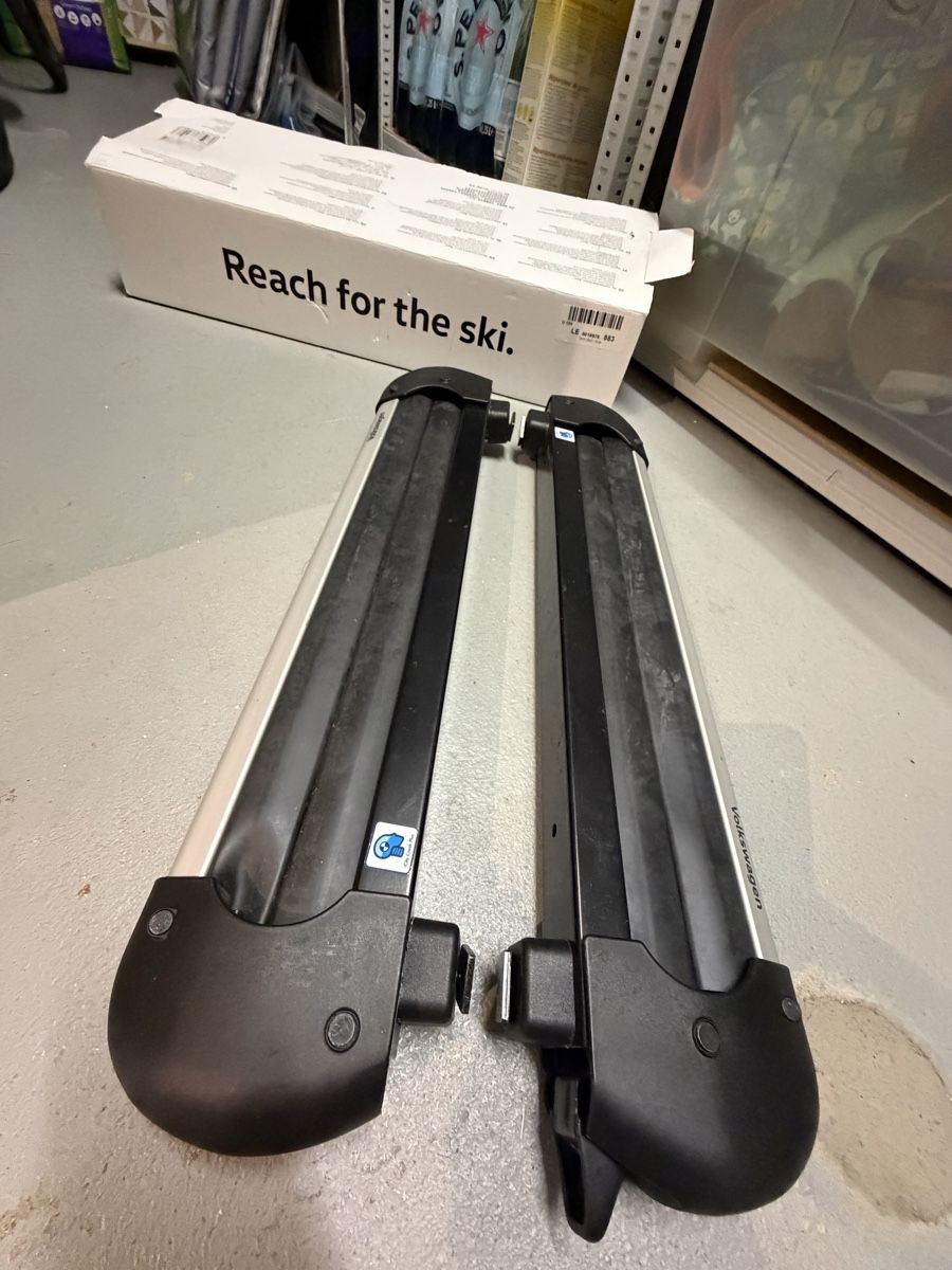 Volkswagen Tutti pezzi di ricambio auto: Volkswagen Ski and Snowboard Carrier Basic 4 skis – Usato da Wädenswil venduto da ial_cyz2 1