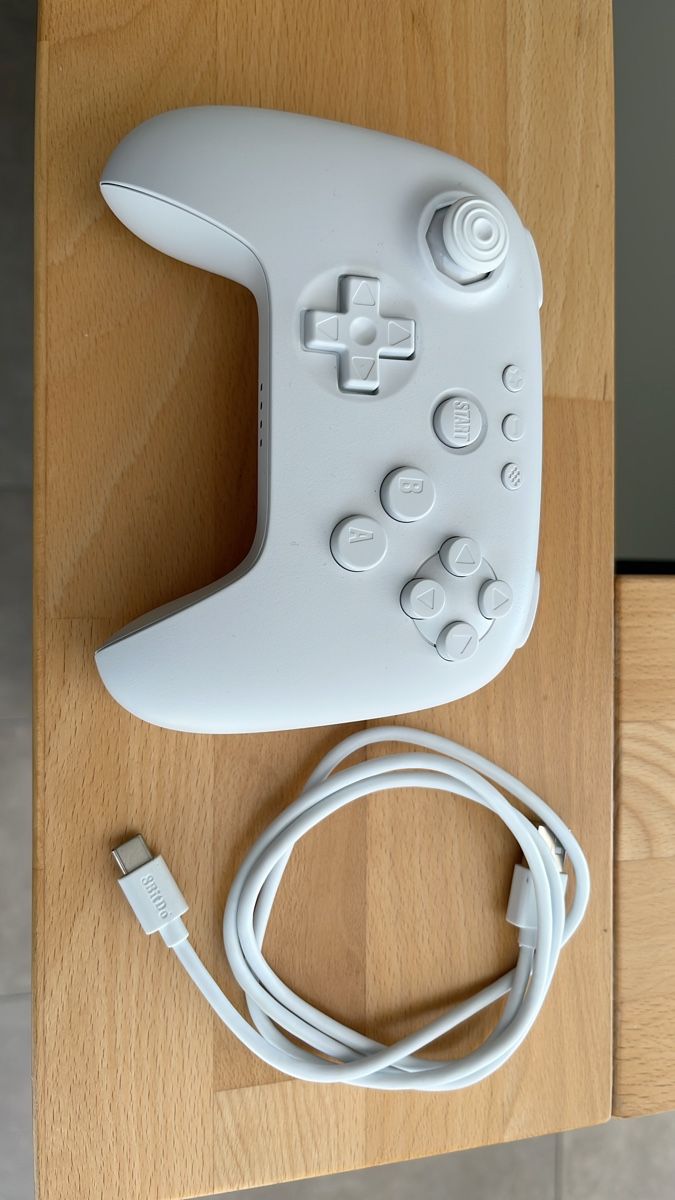 8BitDO Manettes: 8BitDo Pro Controller weiss neuwertiger Zustand – Neuf (Voir description) à Grenchen par dom_5zcd