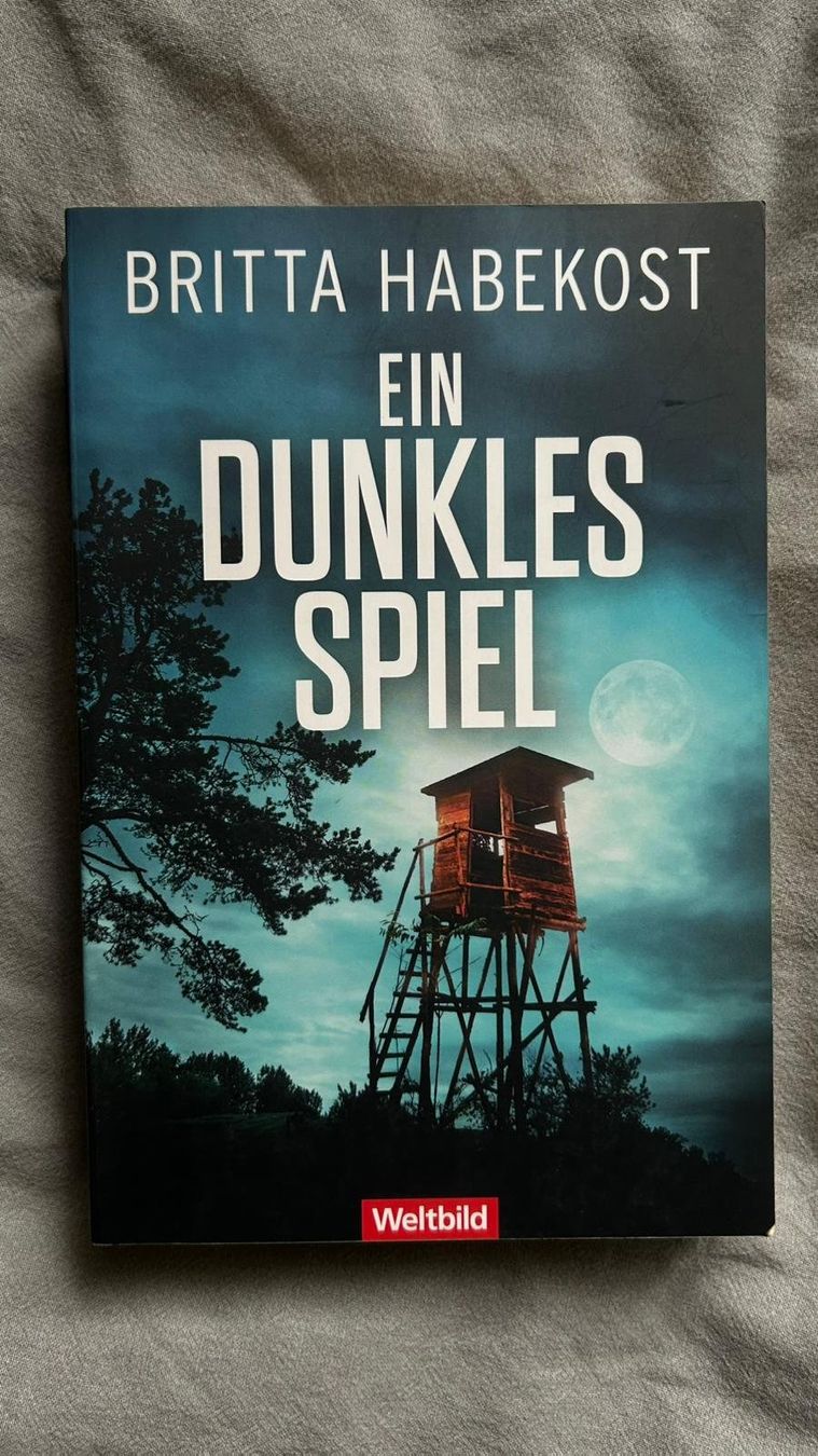 Libri: Buch Ein dunkles Spiel von Britta Habekost – Usato da Hasle LU venduto da Flamme6