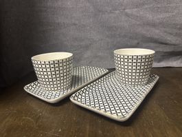 2 Tassen mit Passenden Teller schwarz weiss gemustert