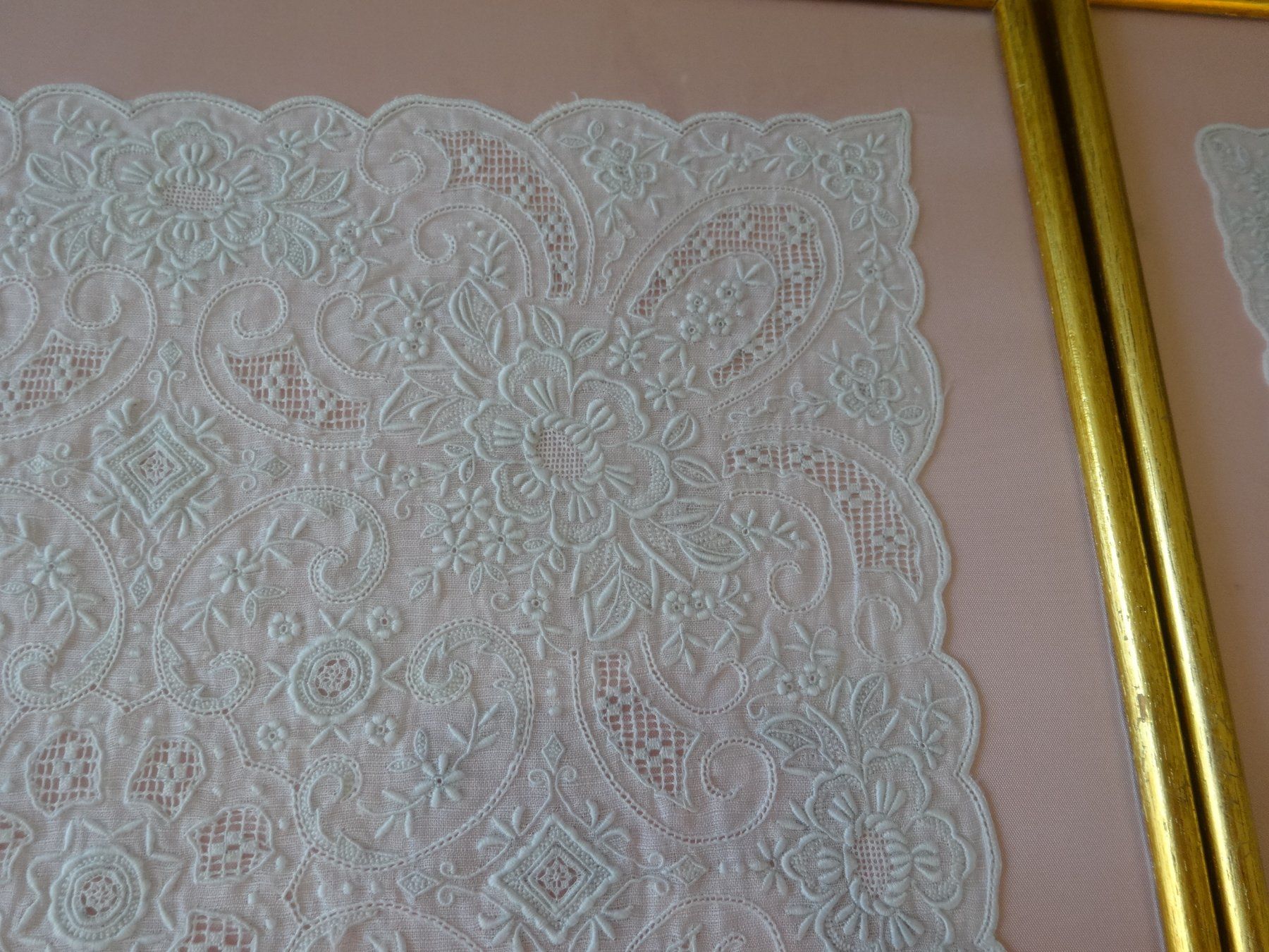Toutes les décorations: 2 extraordinaires broderies – Neuf avec emballage d'origine à Biel/Bienne par milamila02 6
