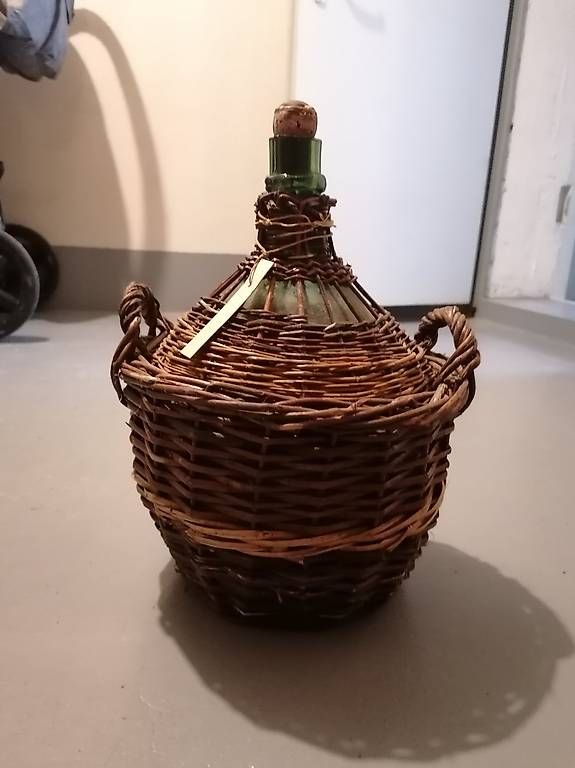Flaschen: Antike Marc-Korbflasche – Gebraucht aus Nürensdorf von creaconcept