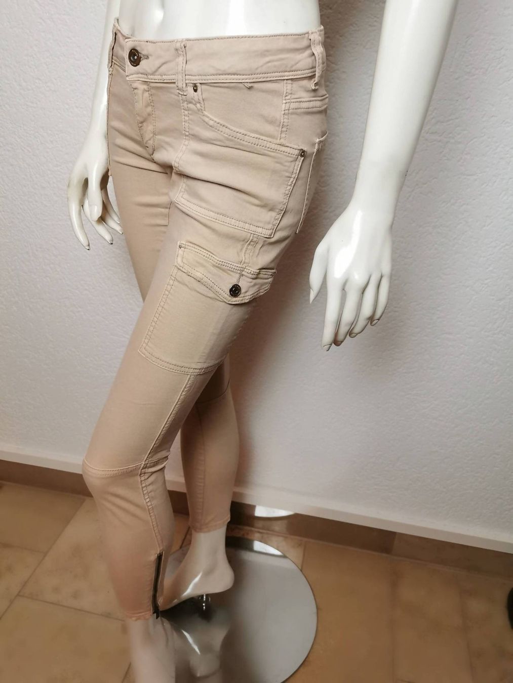 Pantaloni: Beige Cargo Hose - 36 – Usato da Wettingen venduto da JasminL92-3 3