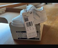 NEU Adidas Kinderschuhe weiss Grösse 22 / Socken gratis