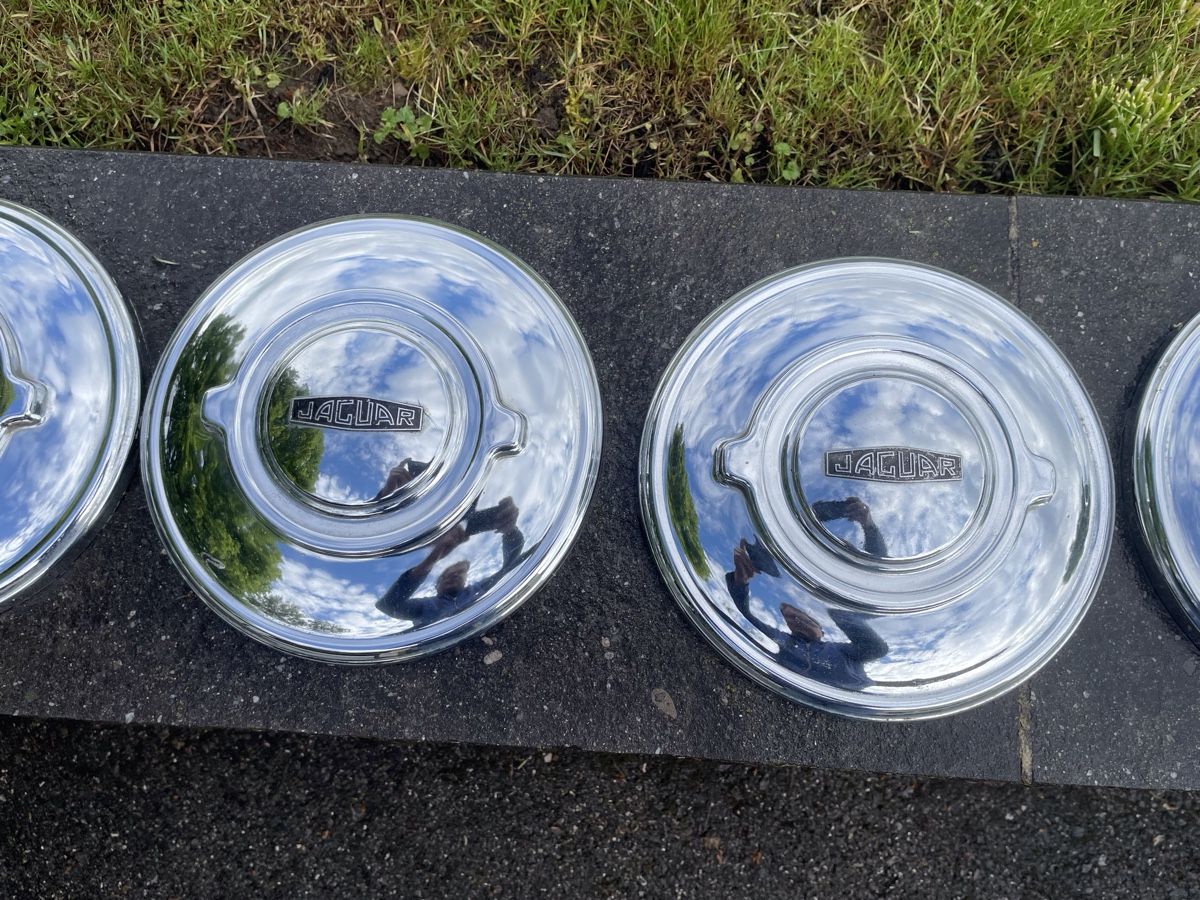 Jaguar Tutti pezzi di ricambio auto: 5 enjoliveurs Jaguar Oltimer – Usato da Chesalles sur Oron venduto da cajealti 3