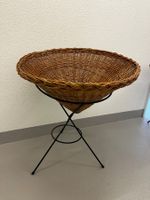 2x Rattan Korb auf Metallgestell Deko Retro Boho