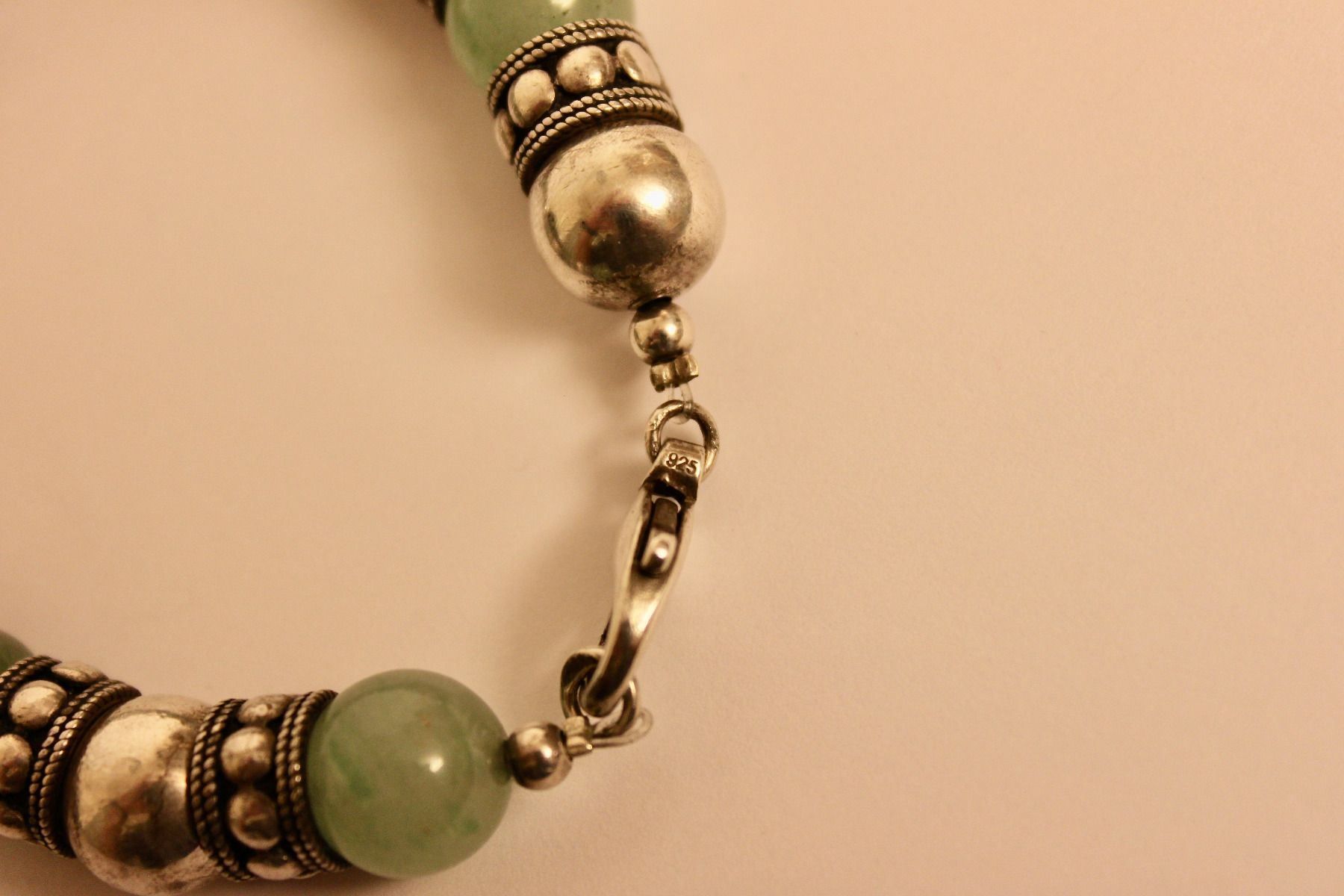 Armbänder & -reifen: SCHÖNE ARMKETTE MIT STEINPERLEN & SILBER. 20.JAHRHUNDERT. – Gebraucht aus Grandcour von Flowerstyle 5